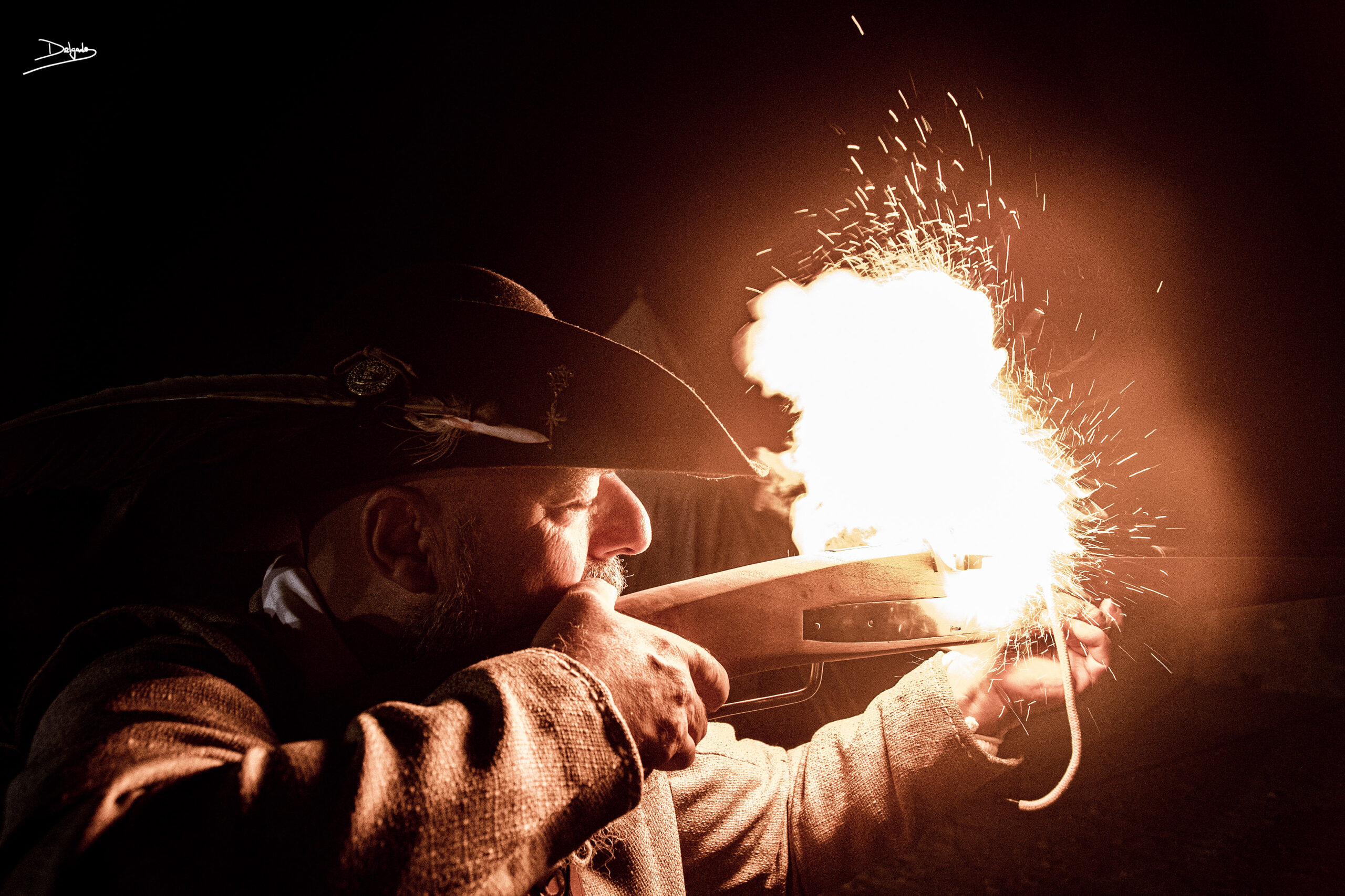 Fotos del día: Los arcabuceros quemando cazoleta