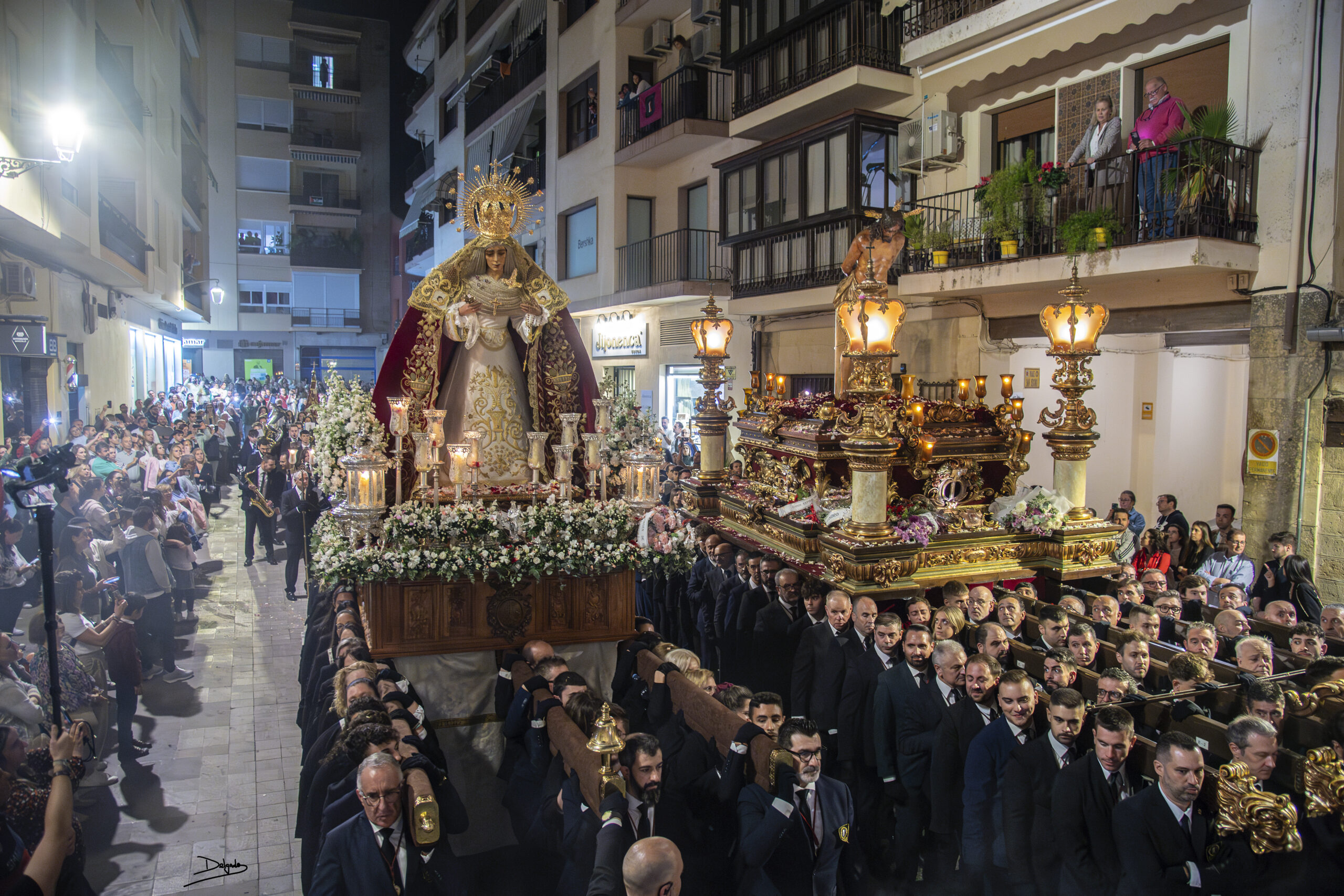 Fotos del día: Extraordinaria por el Centenario de La Columna