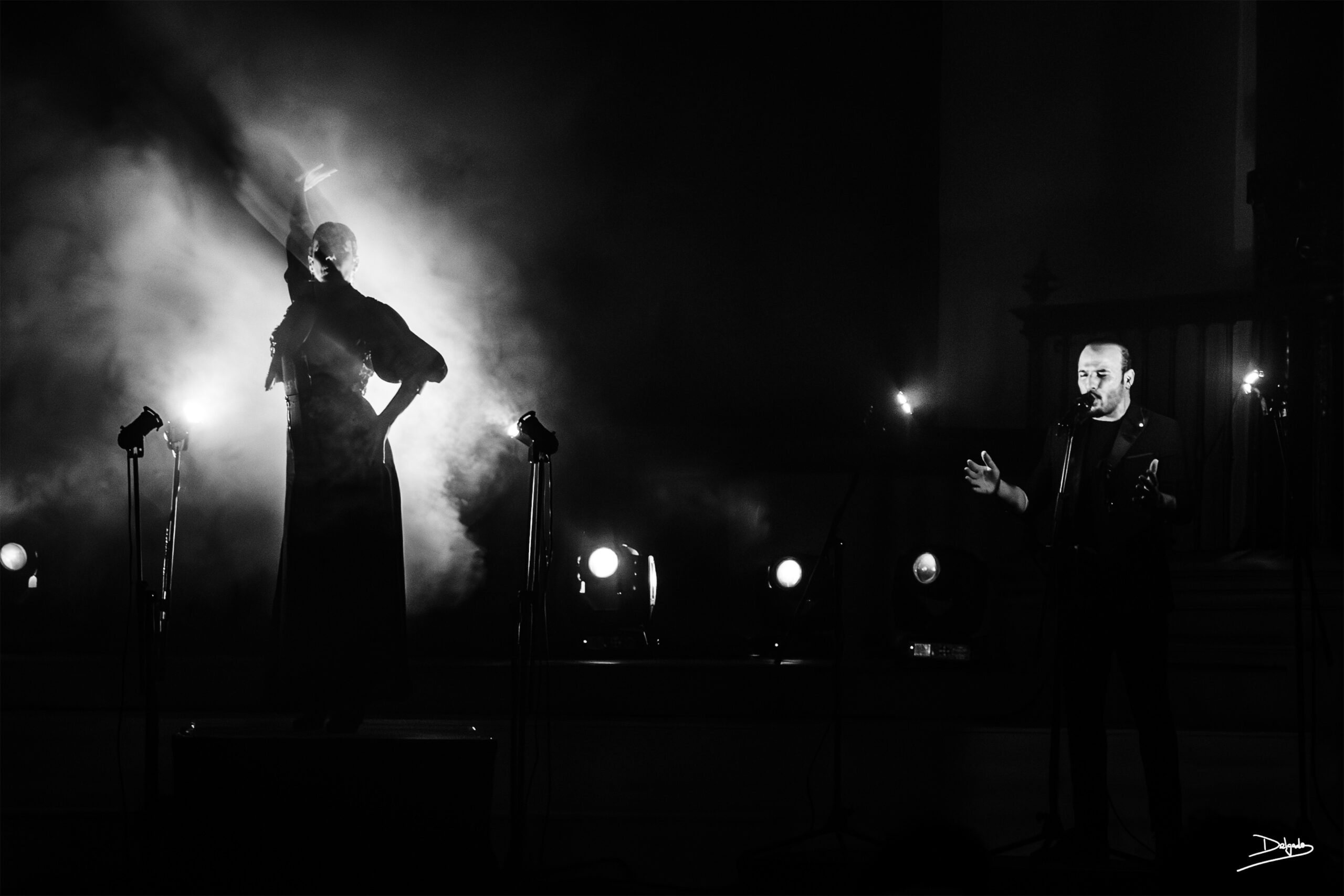 Foto del día: La Piñona entre la penumbra